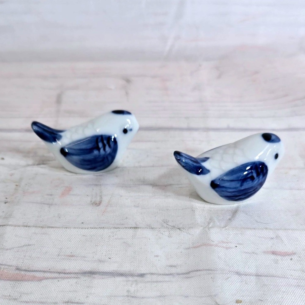 Rothschilds‎ Set 2 Porcelain Blue White Bird Chopstick Rests - Picture 3 of 6